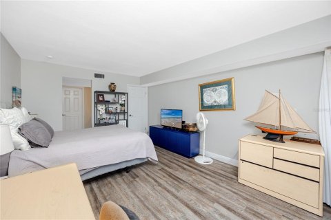 Condominio en venta en Saint Petersburg, Florida, 2 dormitorios, 112.41 m2 № 2196875 - foto 15