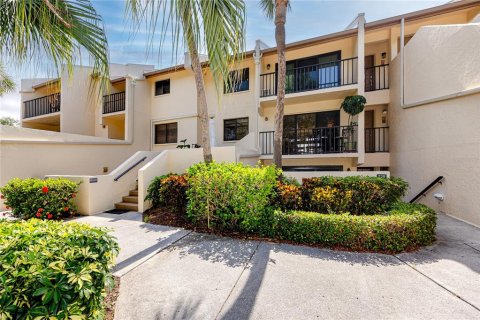 Condominio en Saint Petersburg, Florida, 2 dormitorios № 2196875