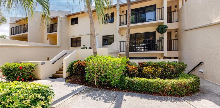 Condominio en Saint Petersburg, Florida, 2 dormitorios № 2196875