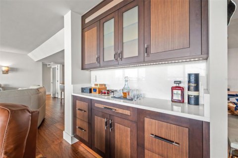 Condo in Treasure Island, Florida, 2 bedrooms № 2206216 - photo 23