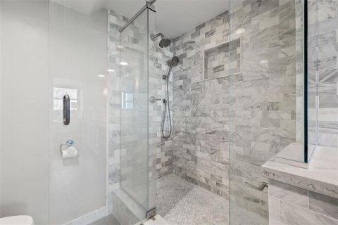 Condo in Treasure Island, Florida, 2 bedrooms № 2206216 - photo 28
