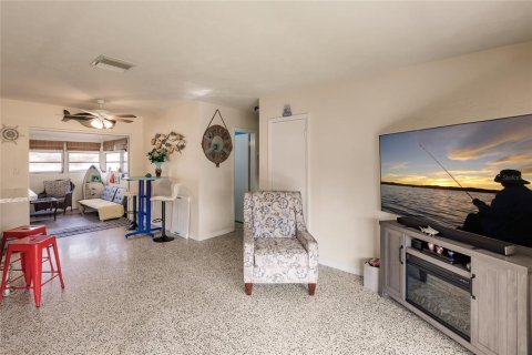 Casa en venta en Port Charlotte, Florida, 2 dormitorios, 88.44 m2 № 1902454 - foto 4