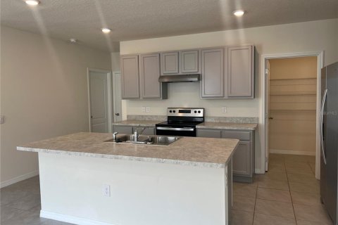 Casa en alquiler en Tavares, Florida, 5 dormitorios, 234.86 m2 № 1736768 - foto 4