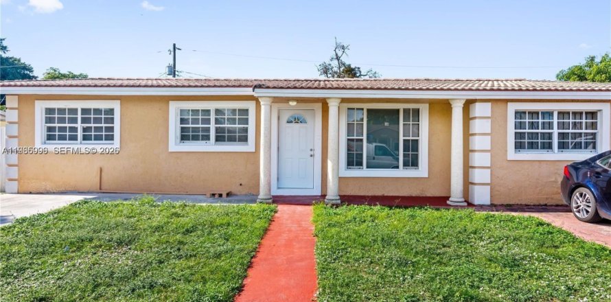 House in Miami Gardens, Florida 2 bedrooms, 213.49 sq.m. № 2044878