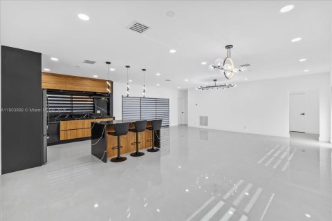 House in Miami, Florida 5 bedrooms, 183.02 sq.m. № 2015516 - photo 27