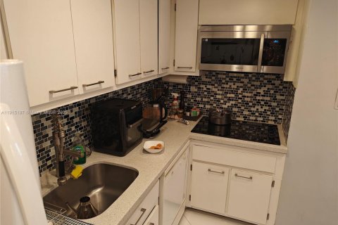 Copropriété à louer à Miami, Floride: 2 chambres, 91.97 m2 № 1971390 - photo 8