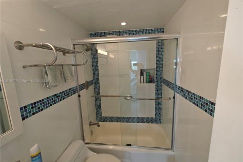 Copropriété à louer à Miami, Floride: 2 chambres, 91.97 m2 № 1971390 - photo 24