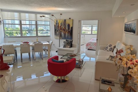 Copropriété à louer à Miami, Floride: 2 chambres, 91.97 m2 № 1971390 - photo 12