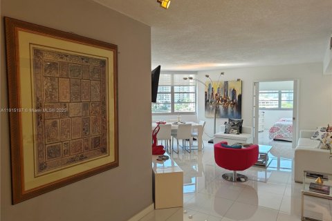 Copropriété à louer à Miami, Floride: 2 chambres, 91.97 m2 № 1971390 - photo 13