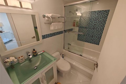 Copropriété à louer à Miami, Floride: 2 chambres, 91.97 m2 № 1971390 - photo 11
