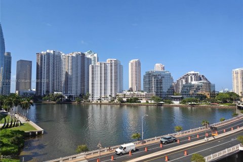 Copropriété à louer à Miami, Floride: 2 chambres, 91.97 m2 № 1971390 - photo 3