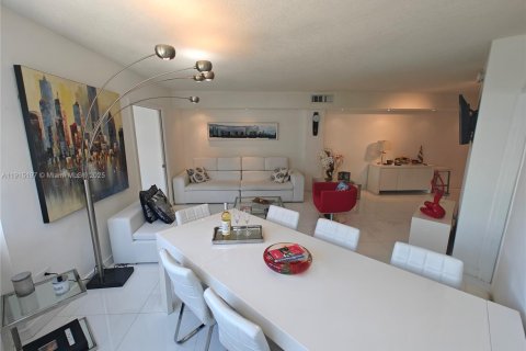 Copropriété à louer à Miami, Floride: 2 chambres, 91.97 m2 № 1971390 - photo 16