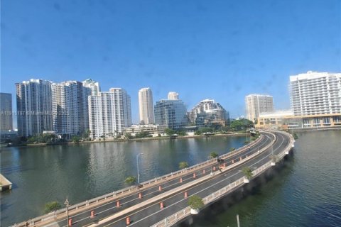 Copropriété à louer à Miami, Floride: 2 chambres, 91.97 m2 № 1971390 - photo 2