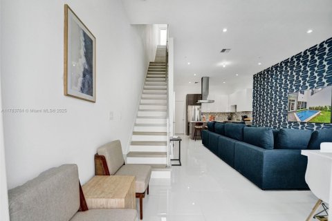 Townhouse in Fort Lauderdale, Florida 17 bedrooms № 1863066 - photo 14
