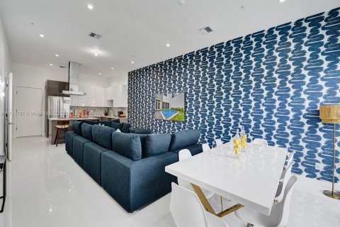 Townhouse in Fort Lauderdale, Florida 17 bedrooms № 1863066 - photo 5