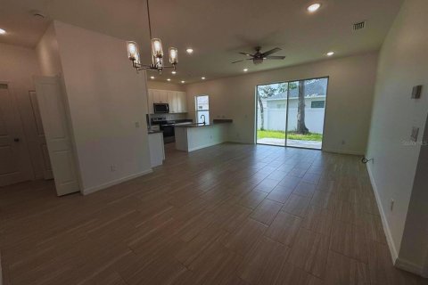 Casa en alquiler en Lady Lake, Florida, 3 dormitorios, 121.98 m2 № 1847989 - foto 3