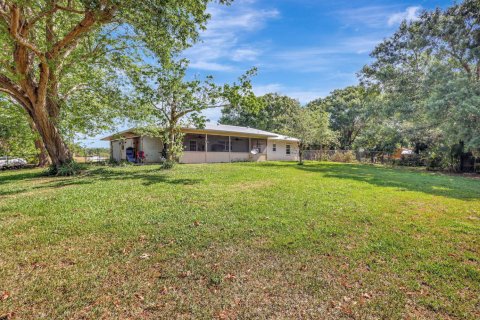 House in Fort Pierce, Florida 3 bedrooms, 166.67 sq.m. № 1154595 - photo 1