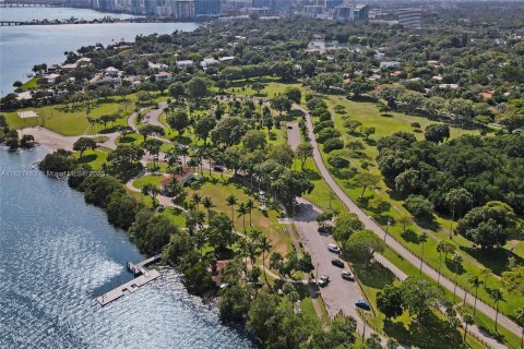 Снять в аренду виллу или дом в Майами, Флорида 2 спальни, 249.44м2, № 1990412 - фото 27