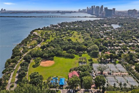 Снять в аренду виллу или дом в Майами, Флорида 2 спальни, 249.44м2, № 1990412 - фото 21