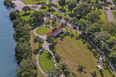 Снять в аренду виллу или дом в Майами, Флорида 2 спальни, 249.44м2, № 1990412 - фото 26