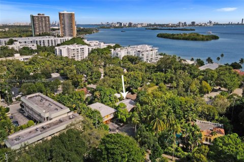 Снять в аренду виллу или дом в Майами, Флорида 2 спальни, 249.44м2, № 1990412 - фото 14