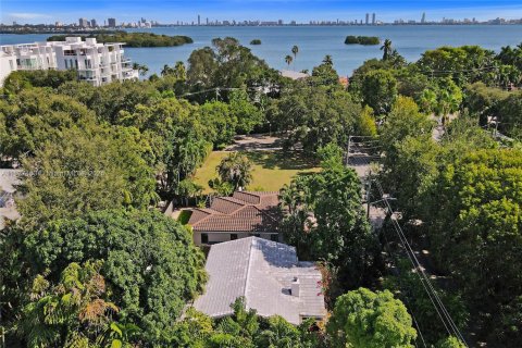 Снять в аренду виллу или дом в Майами, Флорида 2 спальни, 249.44м2, № 1990412 - фото 5