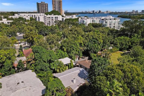 Снять в аренду виллу или дом в Майами, Флорида 2 спальни, 249.44м2, № 1990412 - фото 4