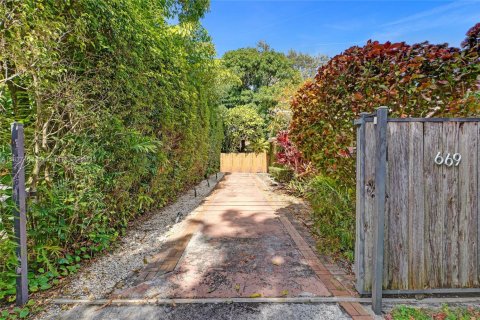 Снять в аренду виллу или дом в Майами, Флорида 2 спальни, 249.44м2, № 1990412 - фото 29