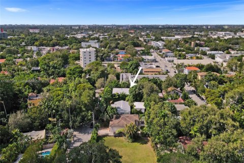 Снять в аренду виллу или дом в Майами, Флорида 2 спальни, 249.44м2, № 1990412 - фото 9