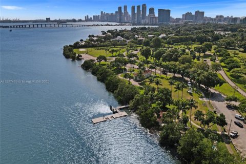 Снять в аренду виллу или дом в Майами, Флорида 2 спальни, 249.44м2, № 1990412 - фото 28