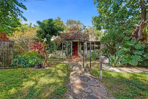 Снять в аренду виллу или дом в Майами, Флорида 2 спальни, 249.44м2, № 1990412 - фото 1