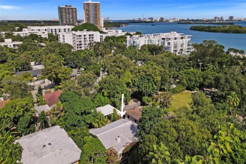 Снять в аренду виллу или дом в Майами, Флорида 2 спальни, 249.44м2, № 1990412 - фото 16