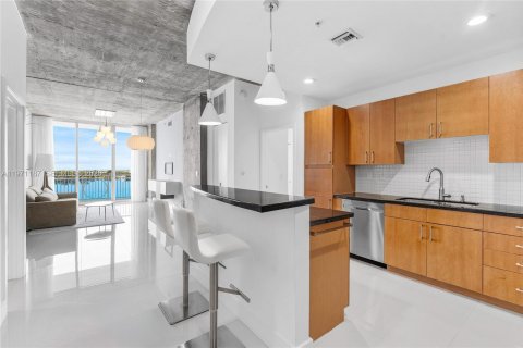 Condo in West Palm Beach, Florida, 2 bedrooms  № 2046674 - photo 3