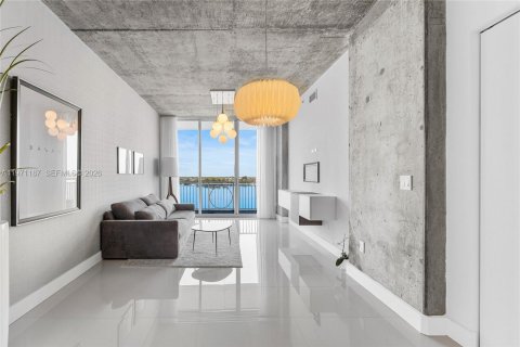 Condo in West Palm Beach, Florida, 2 bedrooms  № 2046674 - photo 7