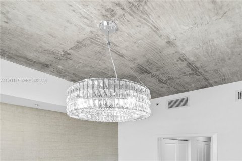 Condo in West Palm Beach, Florida, 2 bedrooms  № 2046674 - photo 16