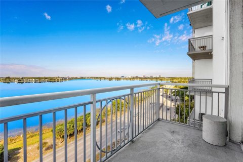 Condo in West Palm Beach, Florida, 2 bedrooms  № 2046674 - photo 21