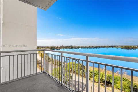 Condo in West Palm Beach, Florida, 2 bedrooms  № 2046674 - photo 12