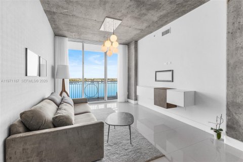 Condo in West Palm Beach, Florida, 2 bedrooms № 2046674