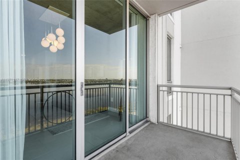 Condo in West Palm Beach, Florida, 2 bedrooms  № 2046674 - photo 22