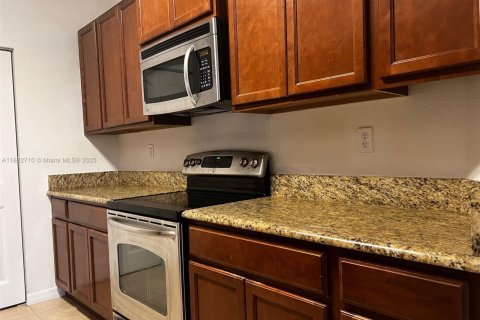 Adosado en alquiler en Homestead, Florida, 4 dormitorios, 214.23 m2 № 1979203 - foto 2