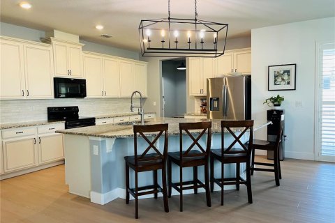 House in Winter Garden, Florida 5 bedrooms, 352.38 sq.m. № 1826749 - photo 4
