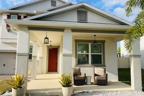 House in Winter Garden, Florida 5 bedrooms, 352.38 sq.m. № 1826749 - photo 2