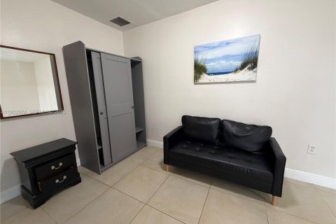 Снять в аренду квартиру в Форт-Лодердейл, Флорида 27.87м2, № 1990586 - фото 8