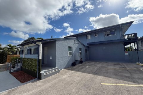 Снять в аренду квартиру в Форт-Лодердейл, Флорида 27.87м2, № 1990586 - фото 2