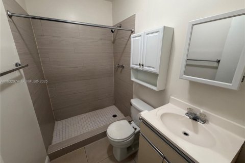 Снять в аренду квартиру в Форт-Лодердейл, Флорида 27.87м2, № 1990586 - фото 10