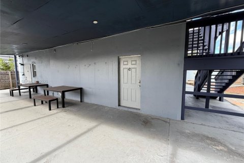 Снять в аренду квартиру в Форт-Лодердейл, Флорида 27.87м2, № 1990586 - фото 3