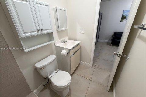 Снять в аренду квартиру в Форт-Лодердейл, Флорида 27.87м2, № 1990586 - фото 11