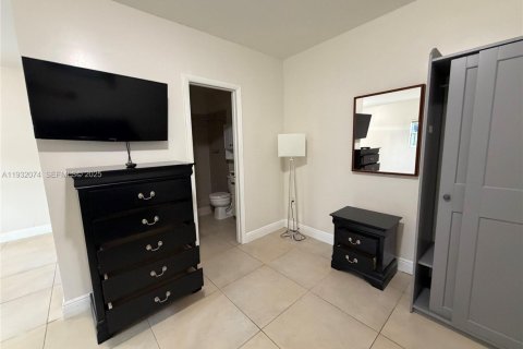 Снять в аренду квартиру в Форт-Лодердейл, Флорида 27.87м2, № 1990586 - фото 7