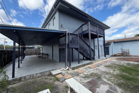 Снять в аренду квартиру в Форт-Лодердейл, Флорида 27.87м2, № 1990586 - фото 1