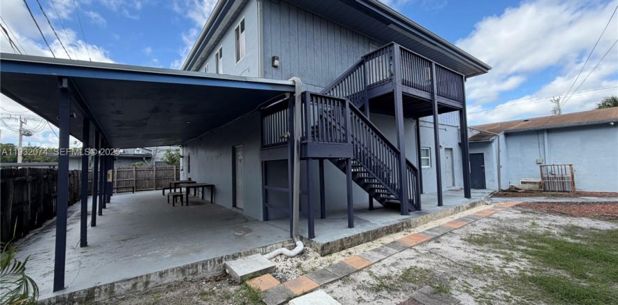 Студия в Форт-Лодердейл, Флорида № 1990586